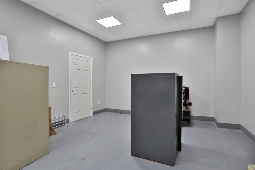 More Photos Of 3787 Old Middleburg Rd, Jacksonville Office For Sale