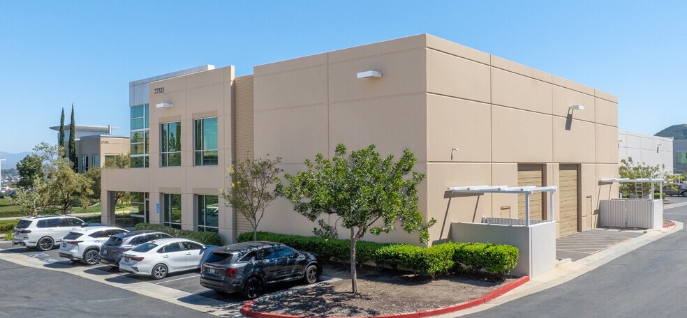 More Photos Of 27321-27327 Via Industria, Temecula Light Distribution For Lease