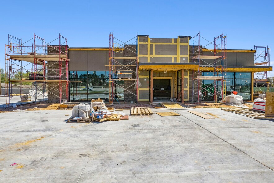 More Photos Of 12700 Interstate 45 N, Willis Freestanding For Sale