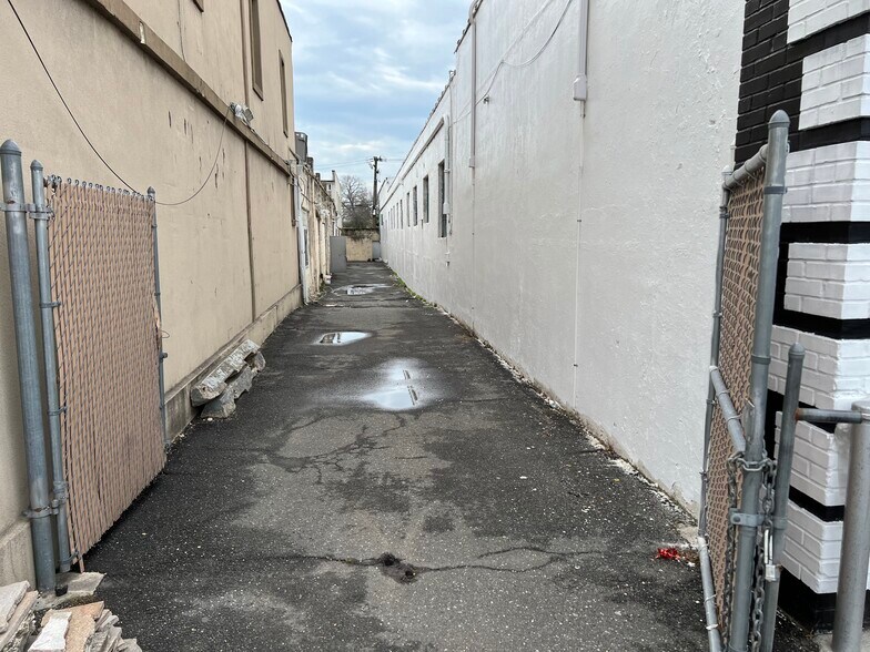 More Photos Of 440 W Merrick Rd, Valley Stream General Retail For Sale