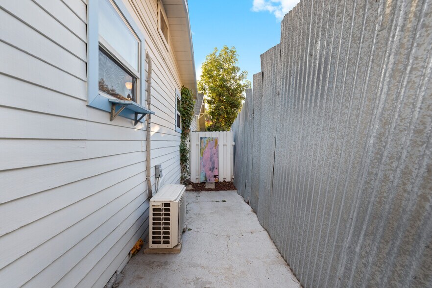 More Photos Of 1545 Duane St, Los Angeles Multifamily For Sale