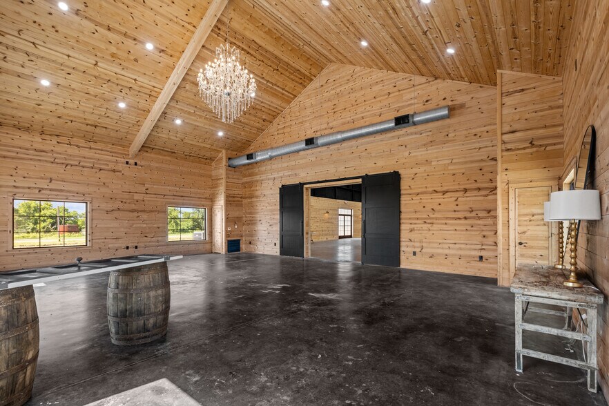 More Photos Of 151 5th St st, Honey Grove Flex For Sale