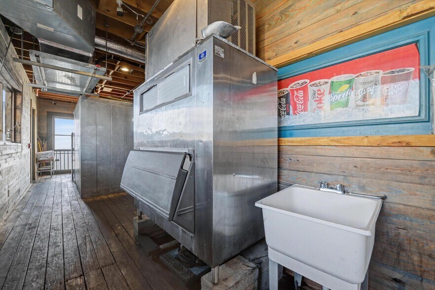 More Photos Of 113 S Beach Blvd, Bay Saint Louis Restaurant For Sale