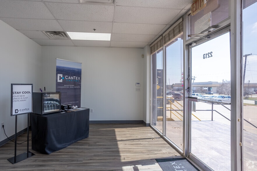 More Photos Of 2213 E Pioneer Dr, Irving Manufacturing For Lease