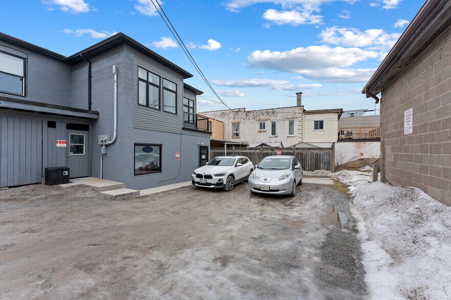 More Photos Of 5848 Ferry St, Niagara Falls General Retail For Sale