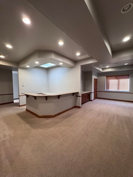 More Photos Of 1448 N Mustang Rd, Mustang Office For Lease