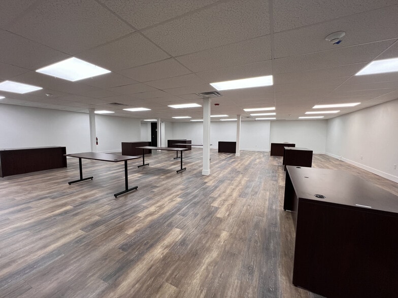 More Photos Of 494 Belmont Ave, Springfield Funeral Home For Lease