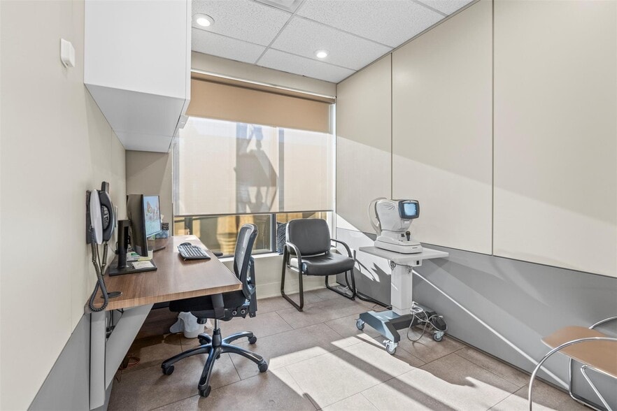 More Photos Of 3100 30 Av, Vernon Office For Sale