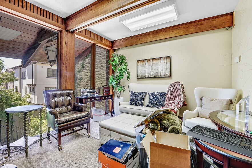 More Photos Of 43213 Mission Blvd, Fremont Office For Sale