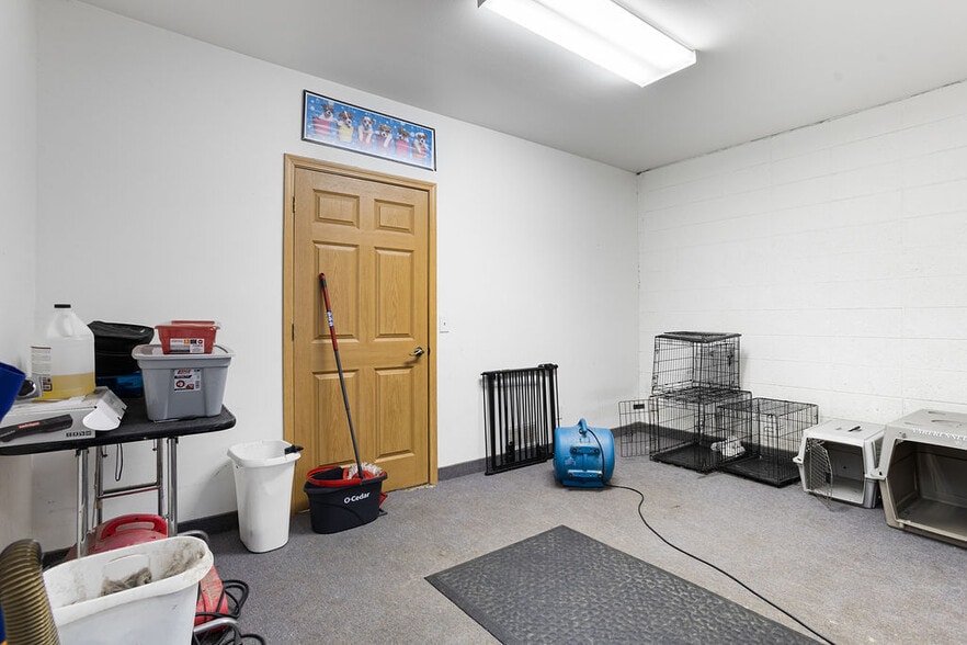 More Photos Of 2001 8th Ave SE, Minot General Retail For Sale