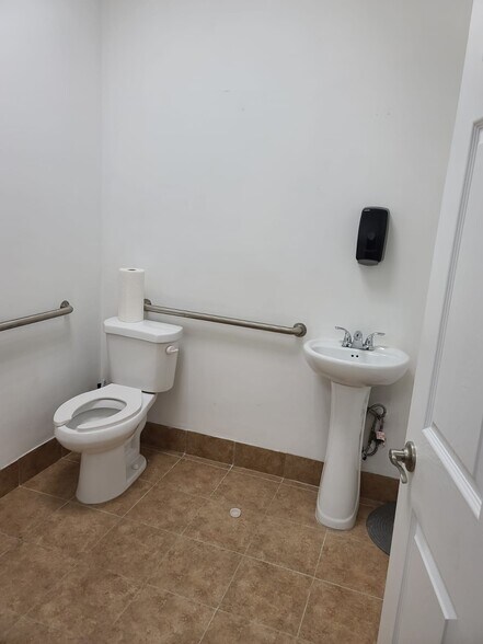 More Photos Of 3527 S Shaver, Pasadena Storefront For Lease