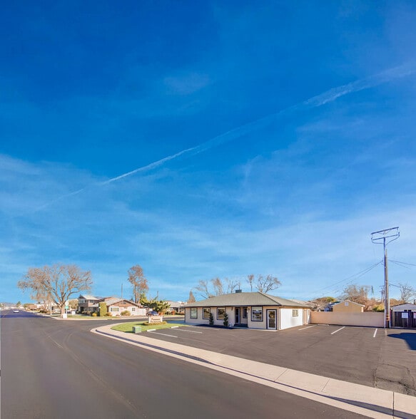 Primary Photo Of 912 N Texas St, Fairfield Office Residential For Sale