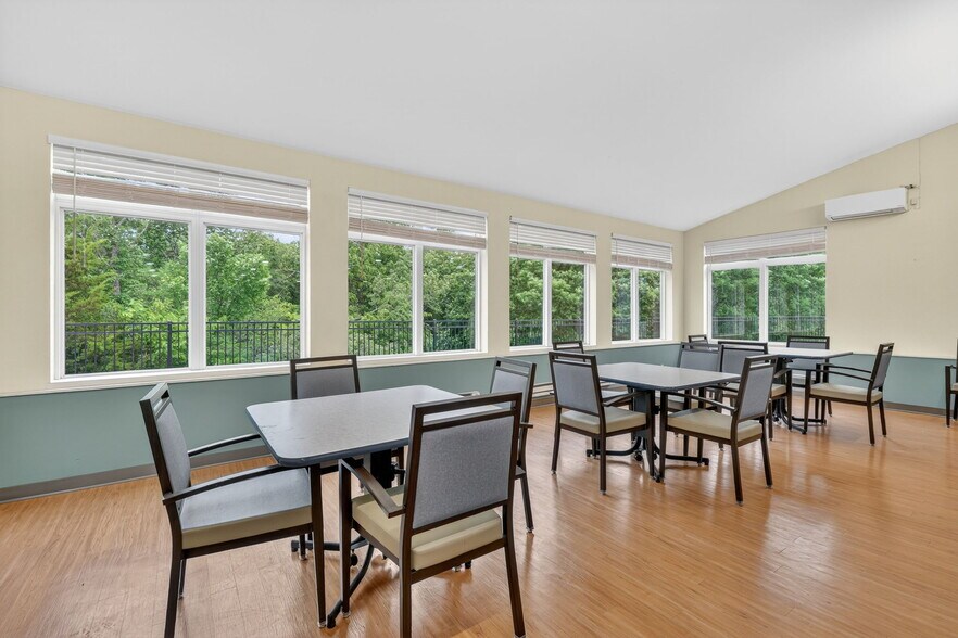 More Photos Of 106 Hospital Dr, Smithville Assisted Living For Sale