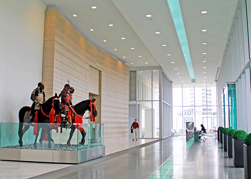 More Photos Of 2501 N Harwood St, Dallas Office For Sale
