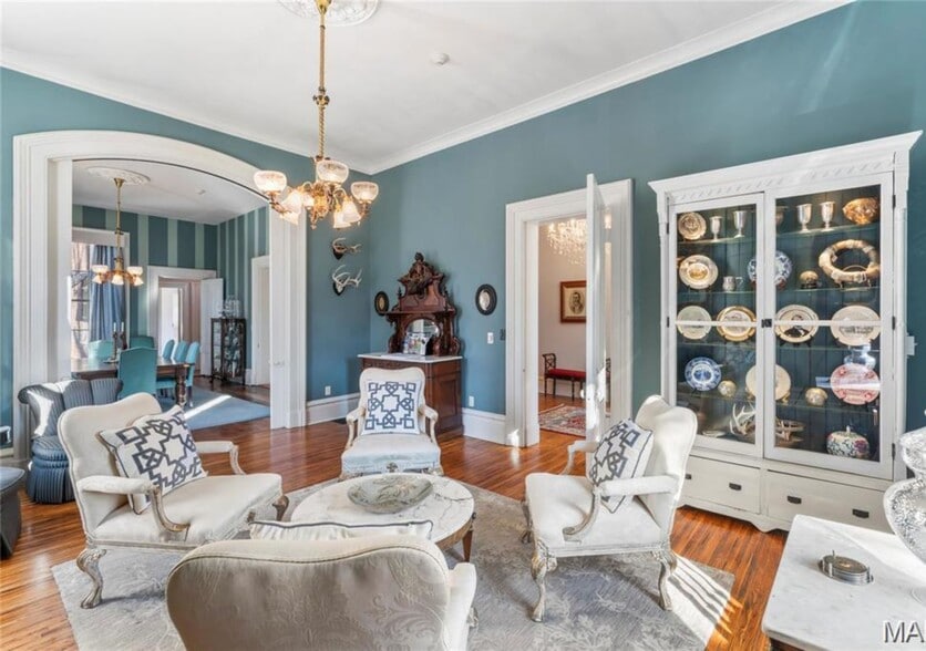 More Photos Of 876 W State St, Jacksonville Hospitality For Sale