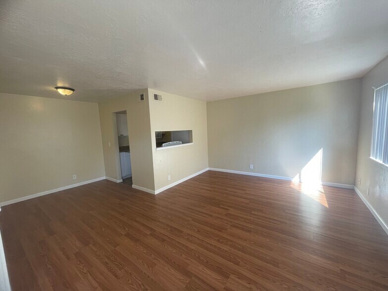 More Photos Of 1093 Del Rio Circle, Concord Apartments For Sale