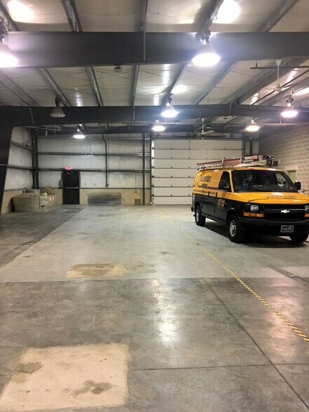More Photos Of 189 Old York Rd, New Cumberland Warehouse For Lease