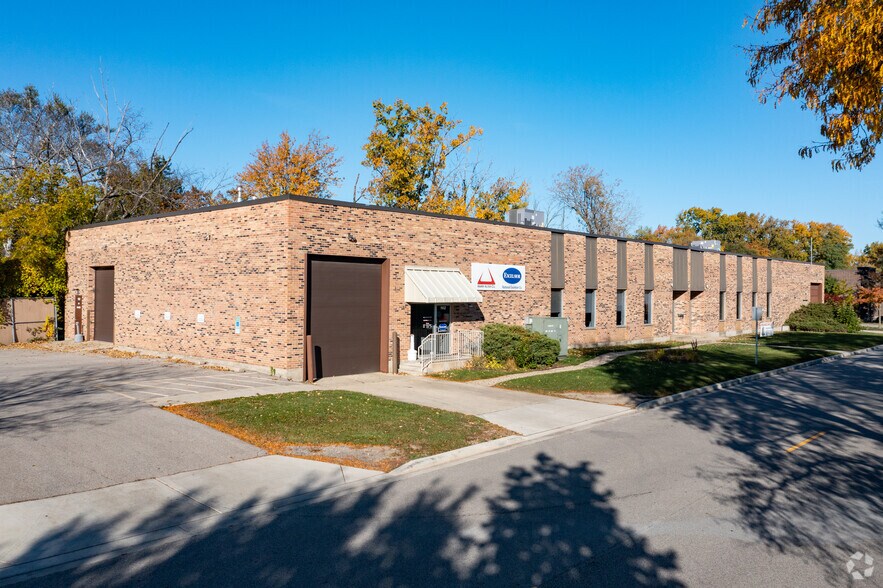Primary Photo Of 162-164 Northfield Rd, Northfield Warehouse For Lease