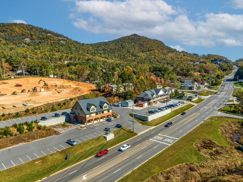 More Photos Of 208 Charlotte Hwy, Asheville Medical For Sale