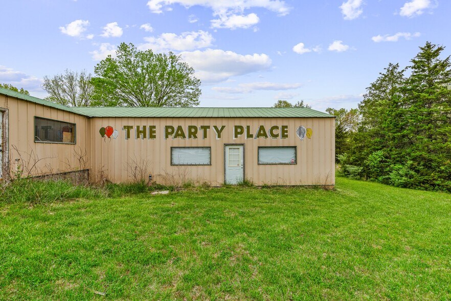 More Photos Of 99 Roper Dr, Park Hills Self Storage For Sale