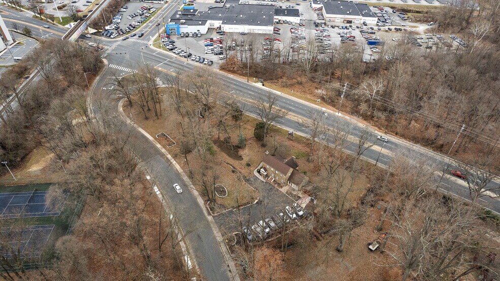 More Photos Of 112 Capitol Trl, Newark Medical For Sale