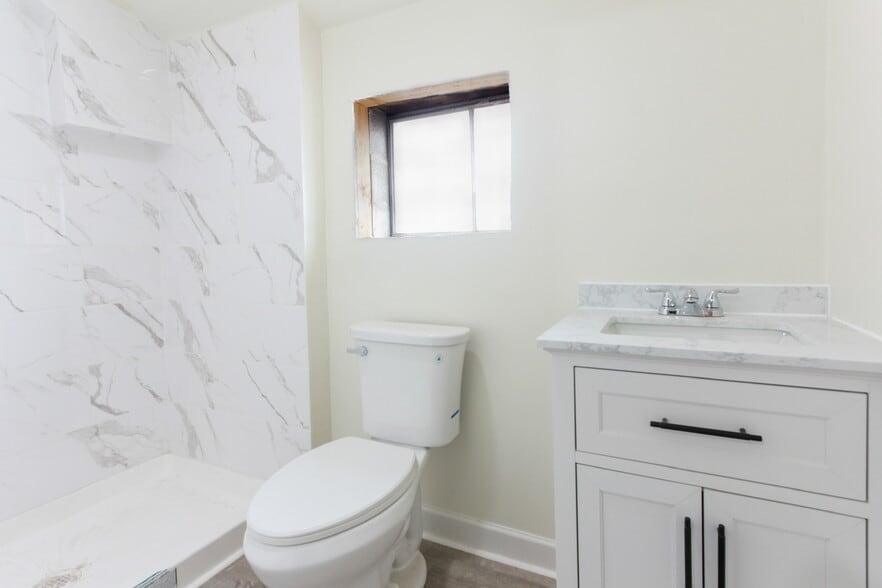 More Photos Of 36 Walnut St, Thurmont Warehouse For Lease