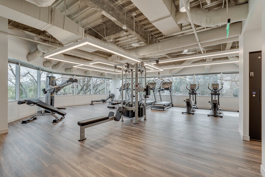 More Photos Of 7557 Rambler Rd, Dallas Office For Lease