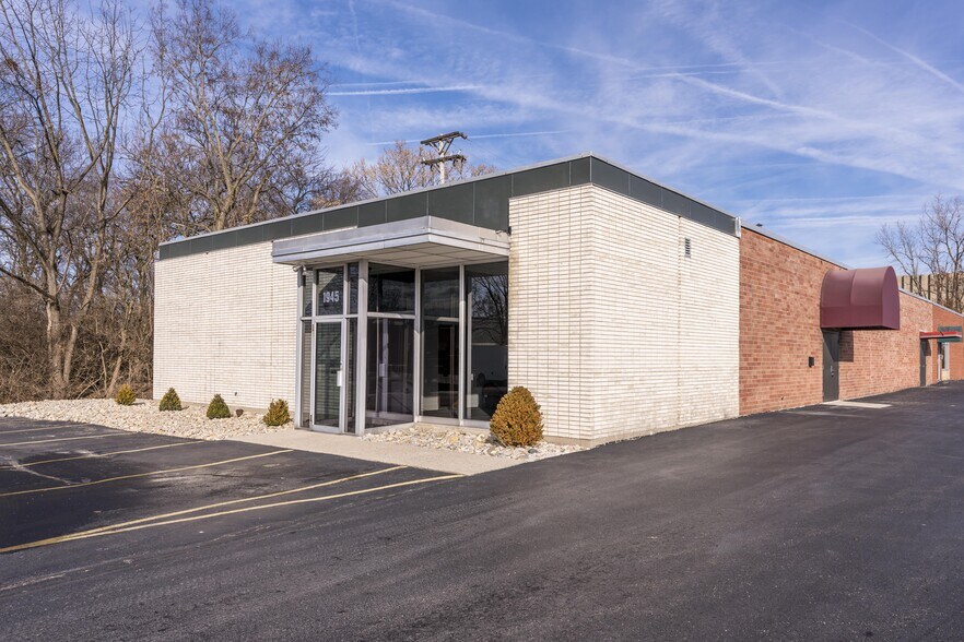 More Photos Of 1945 Southtown Blvd, Dayton Light Distribution For Lease