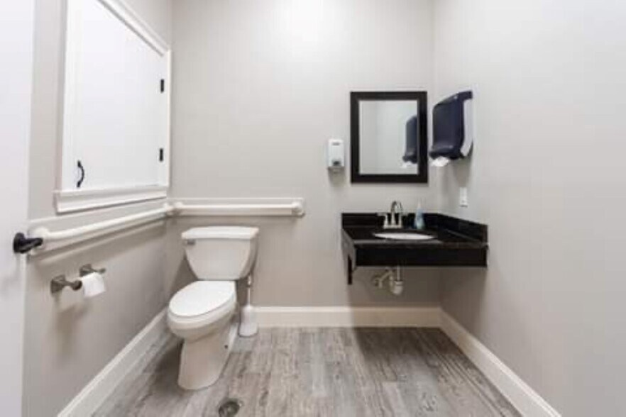 More Photos Of 1140 SW Bascom Norris Dr, Lake City Medical For Lease