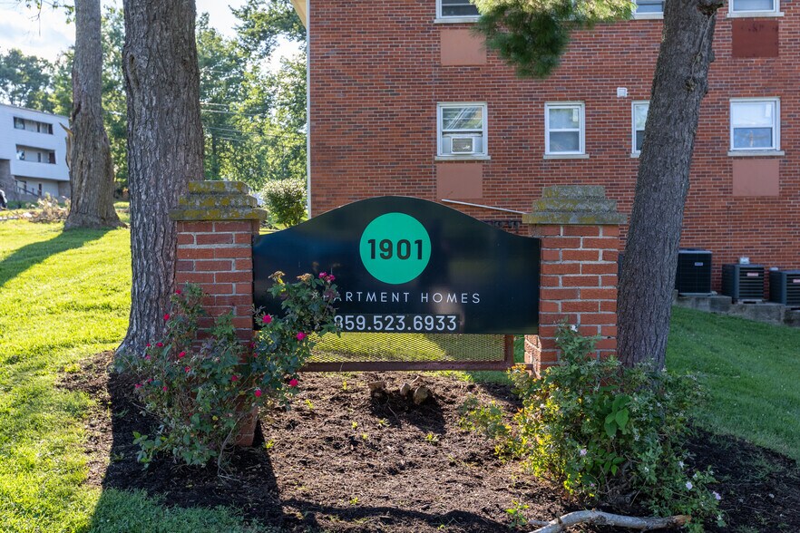 More Photos Of 1909 Cambridge Dr, Lexington Apartments For Sale