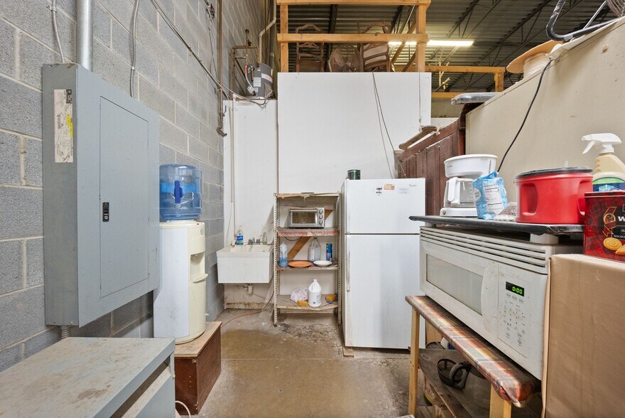More Photos Of 45915 Maries Rd, Sterling Warehouse For Sale