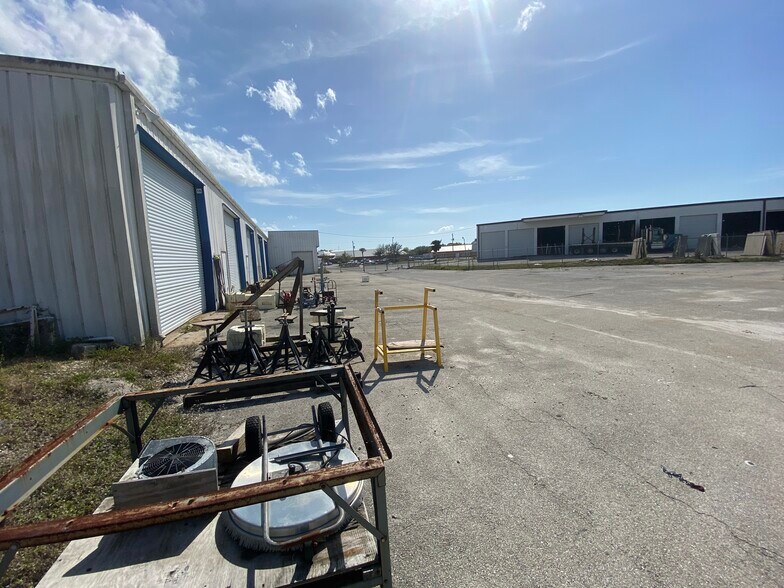 More Photos Of 23180 Harper Ave, Port Charlotte Service For Lease