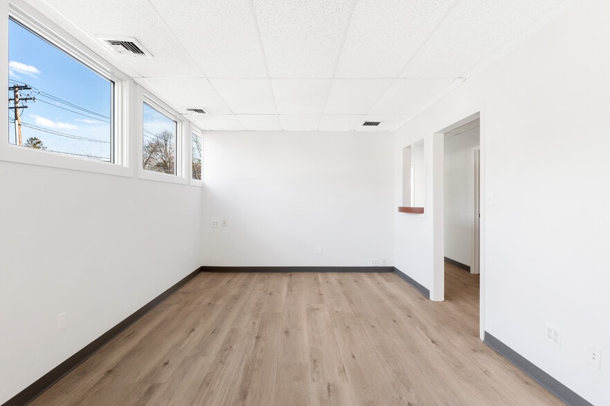 More Photos Of 152 E Main St, Huntington Medical For Lease