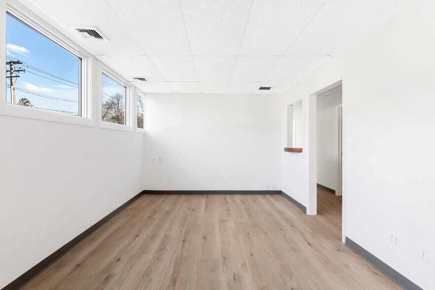 More Photos Of 152 E Main St, Huntington Medical For Lease