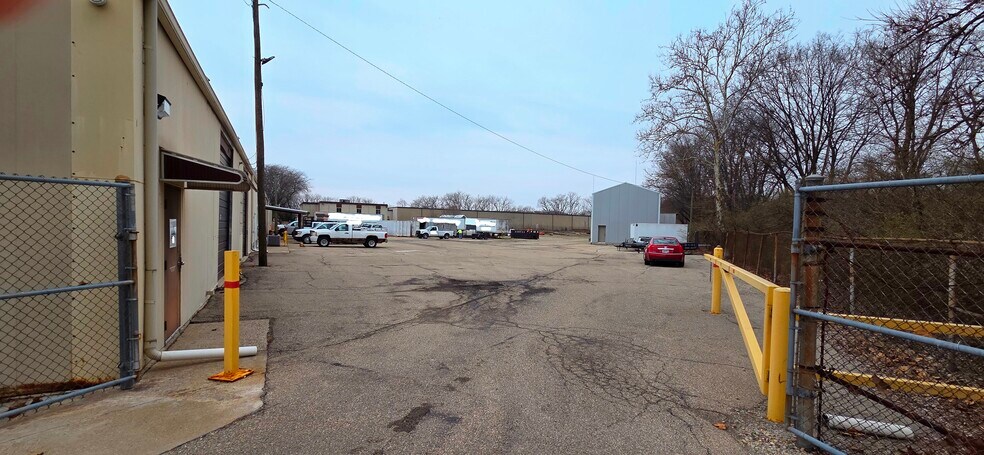 More Photos Of 2431 E River Rd, Dayton Warehouse For Sale