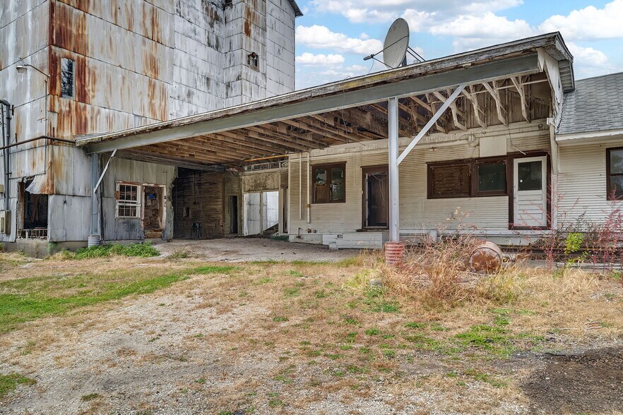 More Photos Of 604 South St, Mazon Warehouse For Sale