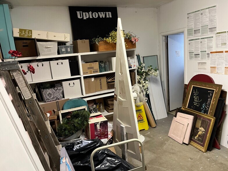 More Photos Of 1365 George Washington Way, Richland Freestanding For Sale