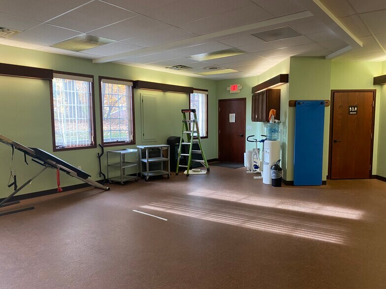 More Photos Of 1720 Abbey Rd, East Lansing Medical For Sale