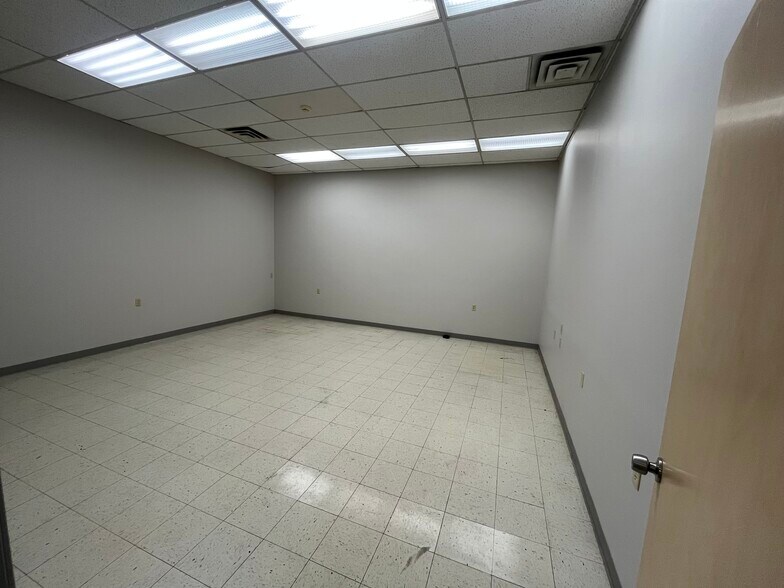 More Photos Of 6801 Broadway, Merrillville Medical For Lease