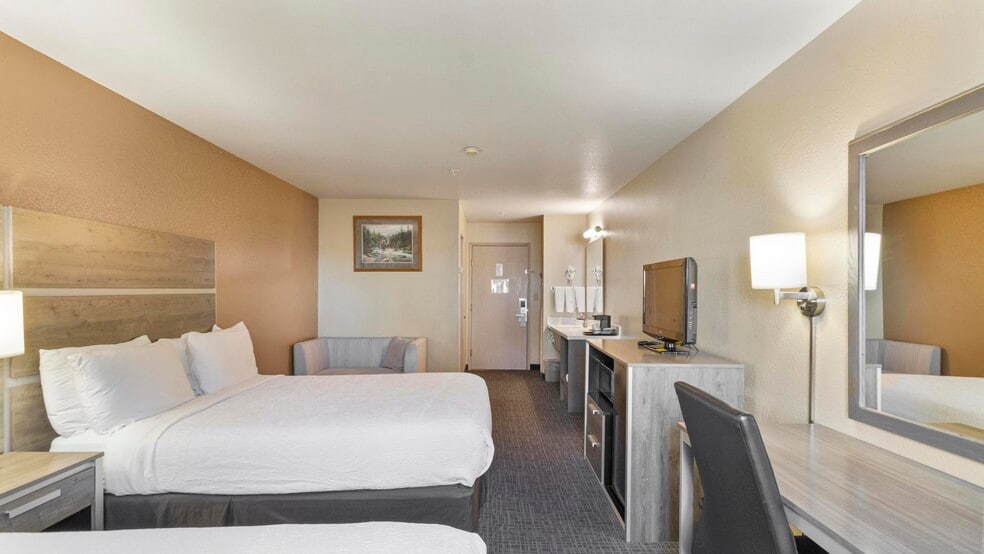 More Photos Of 1509 6th St, Wells Hotel For Sale