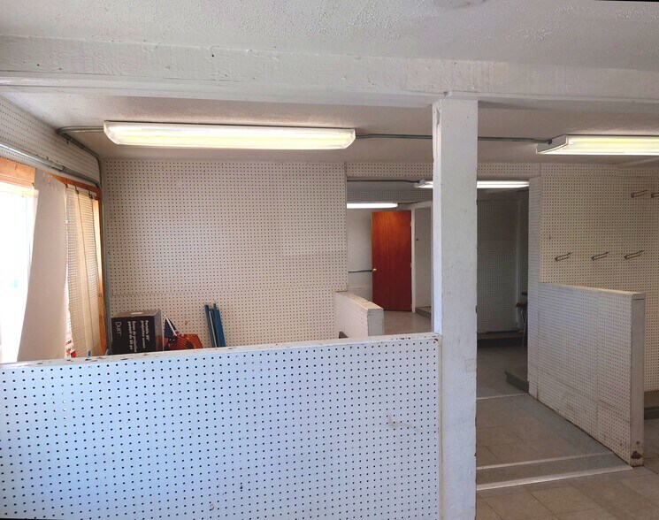 More Photos Of 105 E Woodward Ave, Keenesburg Light Distribution For Sale