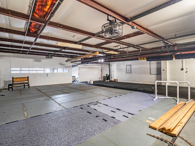 More Photos Of 1016 W Church St, Orlando Showroom For Lease