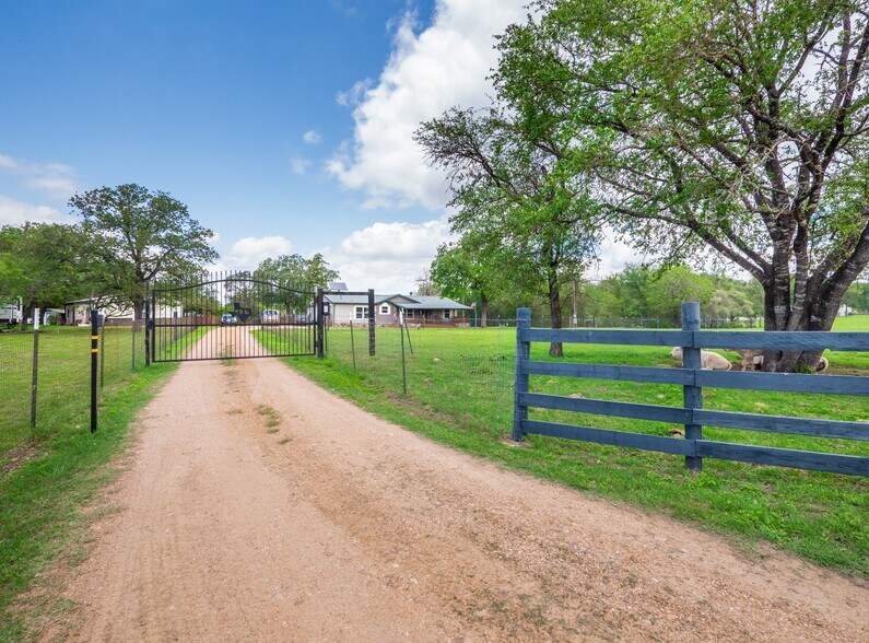 More Photos Of 279 Highline Dr, Bastrop Land For Sale