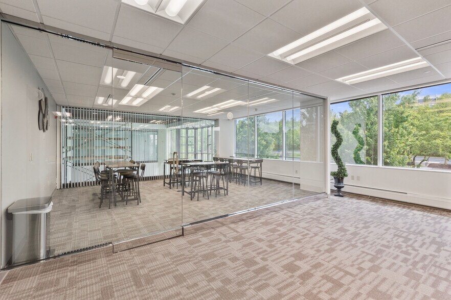 More Photos Of 1 Penn Center Blvd, Pittsburgh Unknown For Lease