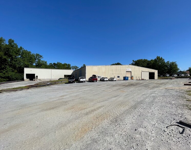 Primary Photo Of 400 S Livingston St, Clinton Manufacturing For Sale