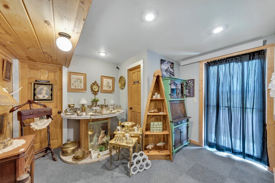 More Photos Of 710 Tenaya St, Hermosa General Retail For Sale