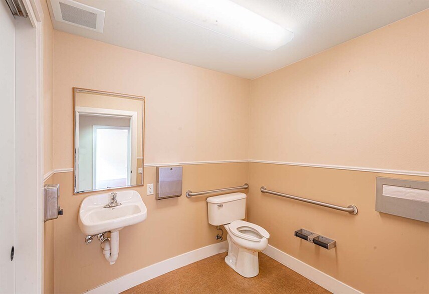 More Photos Of 17977 Sonoma Hwy, Sonoma Office For Sale