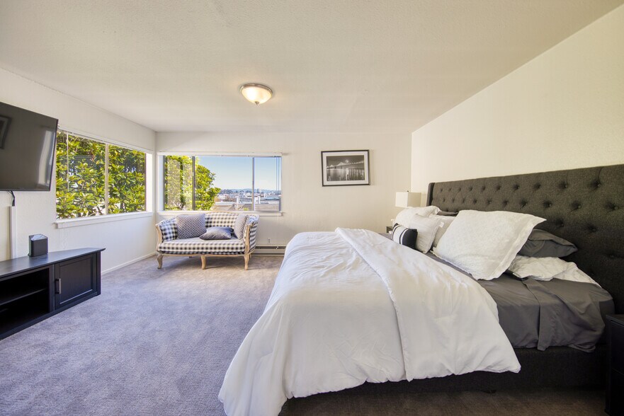 More Photos Of 2918-2920 Lyon St, San Francisco Office Residential For Sale