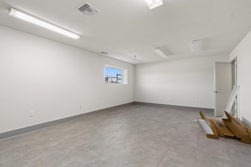More Photos Of 13595 SE 31st Ave, Summerfield Warehouse For Sale