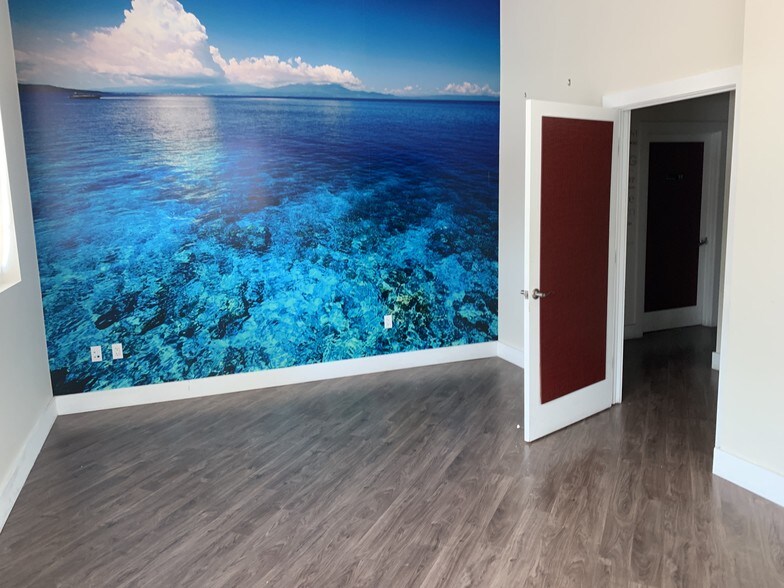 More Photos Of 201 N Ocean Dr, Hollywood Storefront Retail Office For Lease